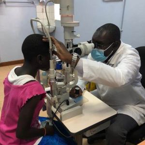 Esther beim Augenarzt.jpg